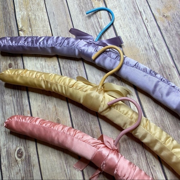 3 Vintage Soft Cushioned Satin Hangers 60s 70s Vintage Pink Purple Yellow Retro - Picture 3 of 8